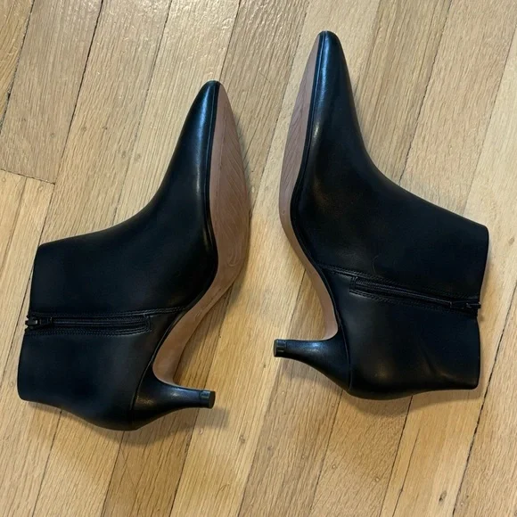 NWOT Clarks Linvale Sea Black Leather Kitten Heel Ankle Boots - Picture 4 of 8